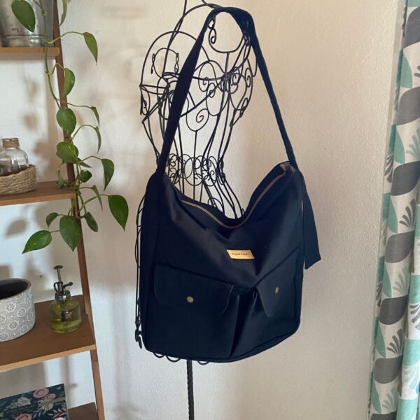 grand sac porté à l'épaule