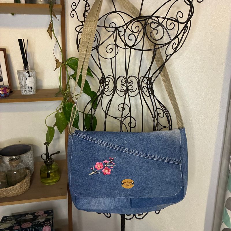 Sac besace en jean recyclé