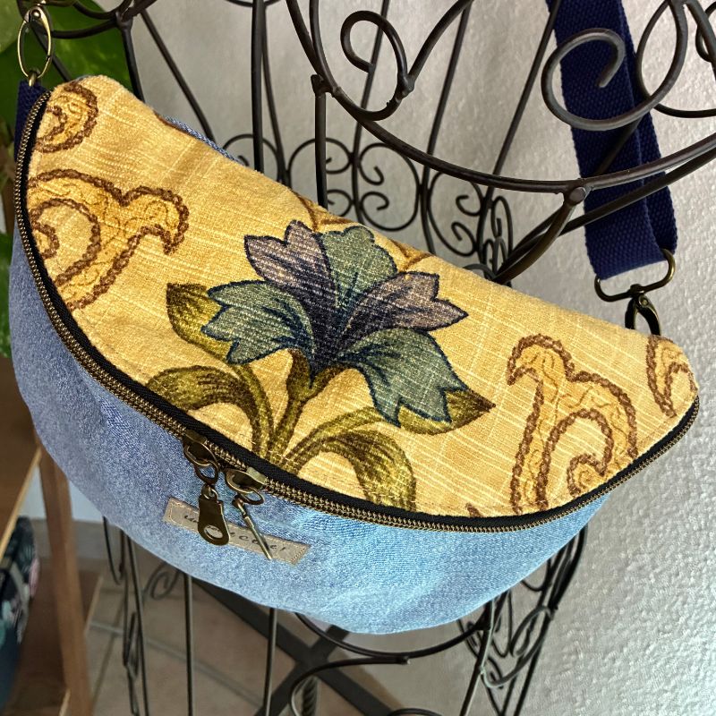 Banane en jean et tissu bleu