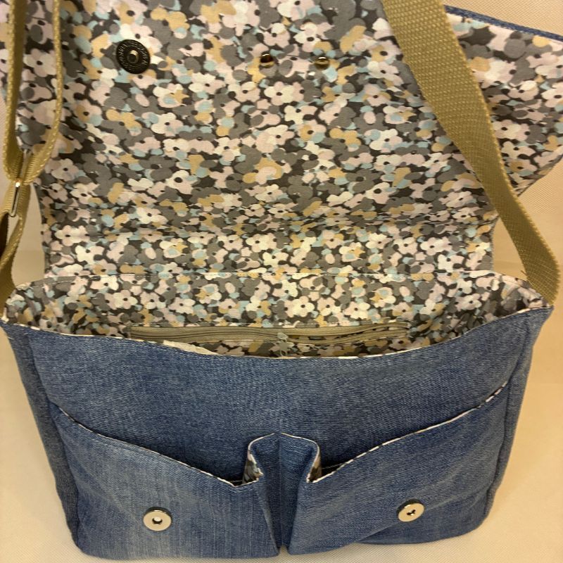 Sac besace en jean recyclé – Image 6