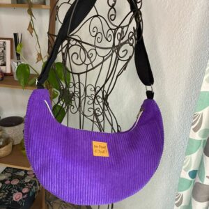 sac demi-lune en velours violet